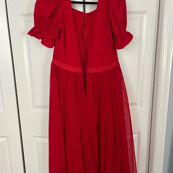 Matching Red Dresses Set - Picture 4 of 10